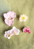 Hairpin No. 9 with a double orchid, powder pink