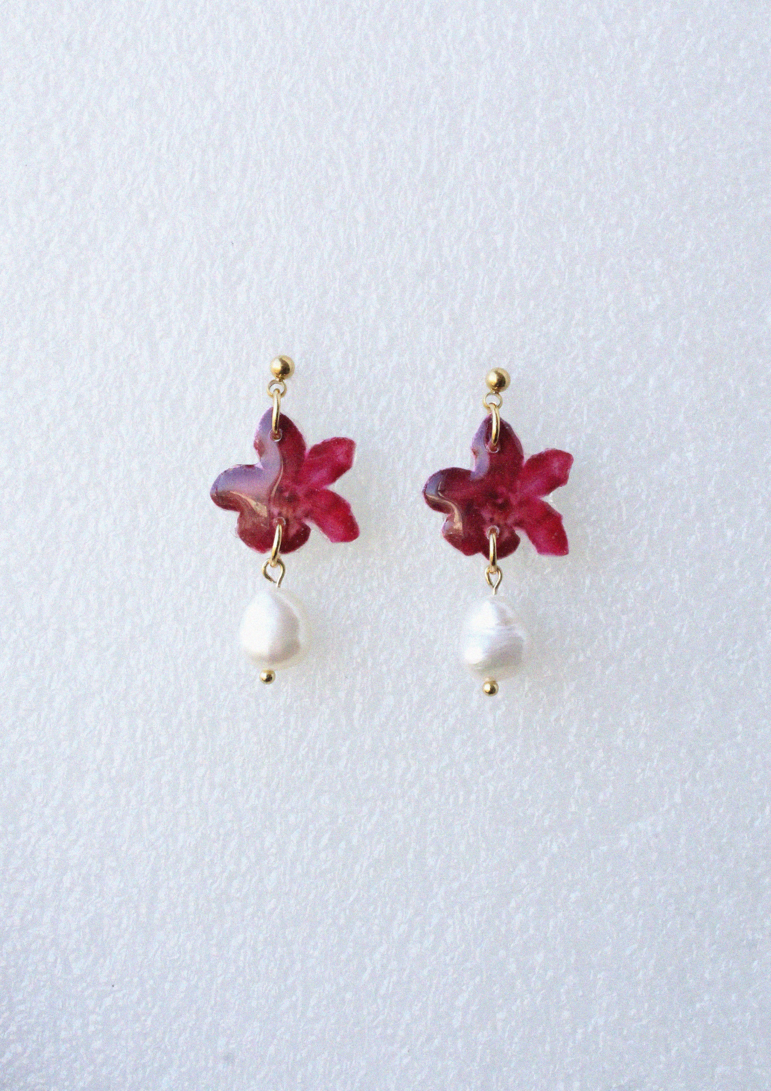 Kolczyki Bordowy kwiat z perłą