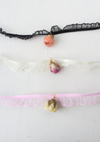 Choker z różą