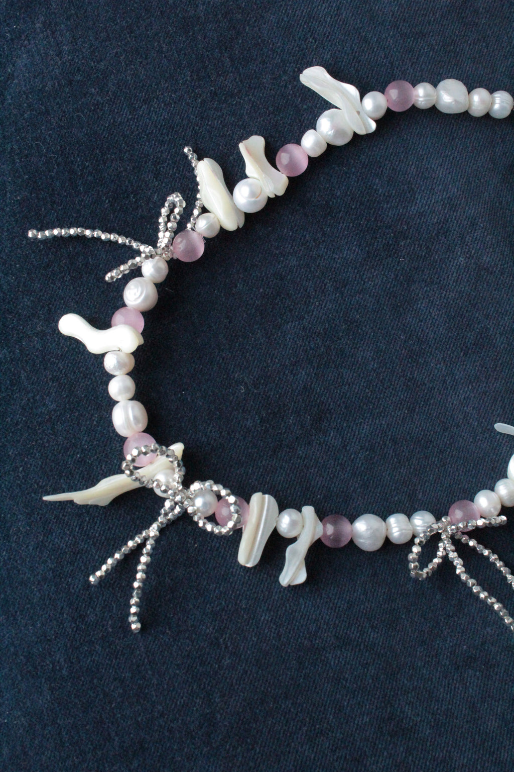 Naszyjnik perłowy z kokardkami