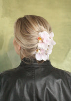 Hairpin No. 9 with a double orchid, powder pink