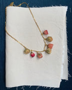 Naszyjnik na łańcuszku z różami