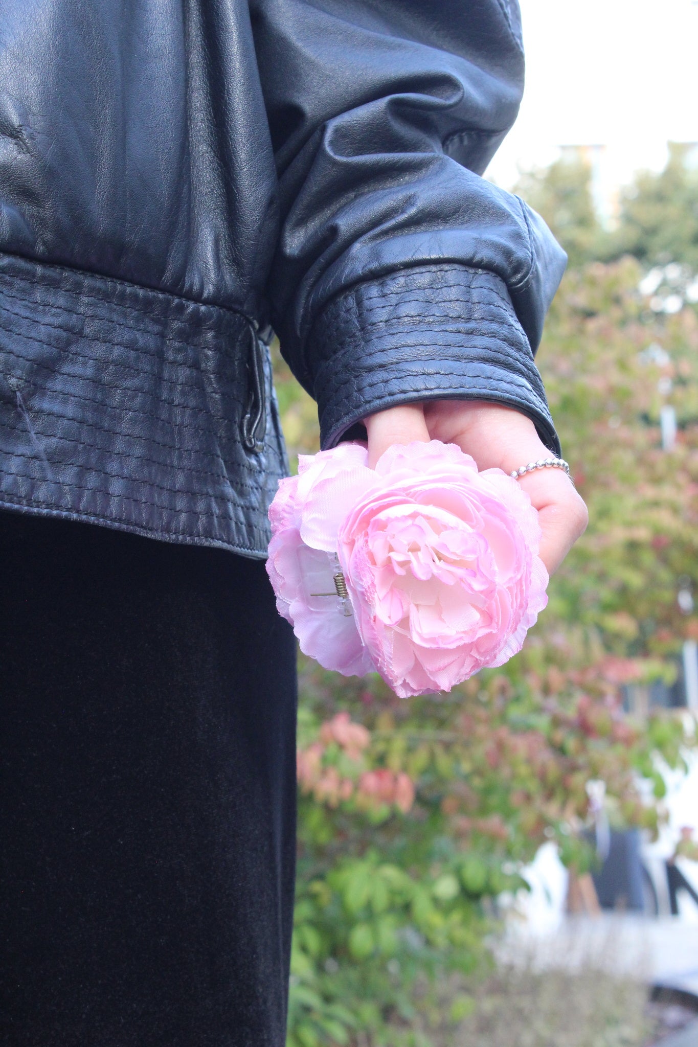 Spinka do włosów z różową różą