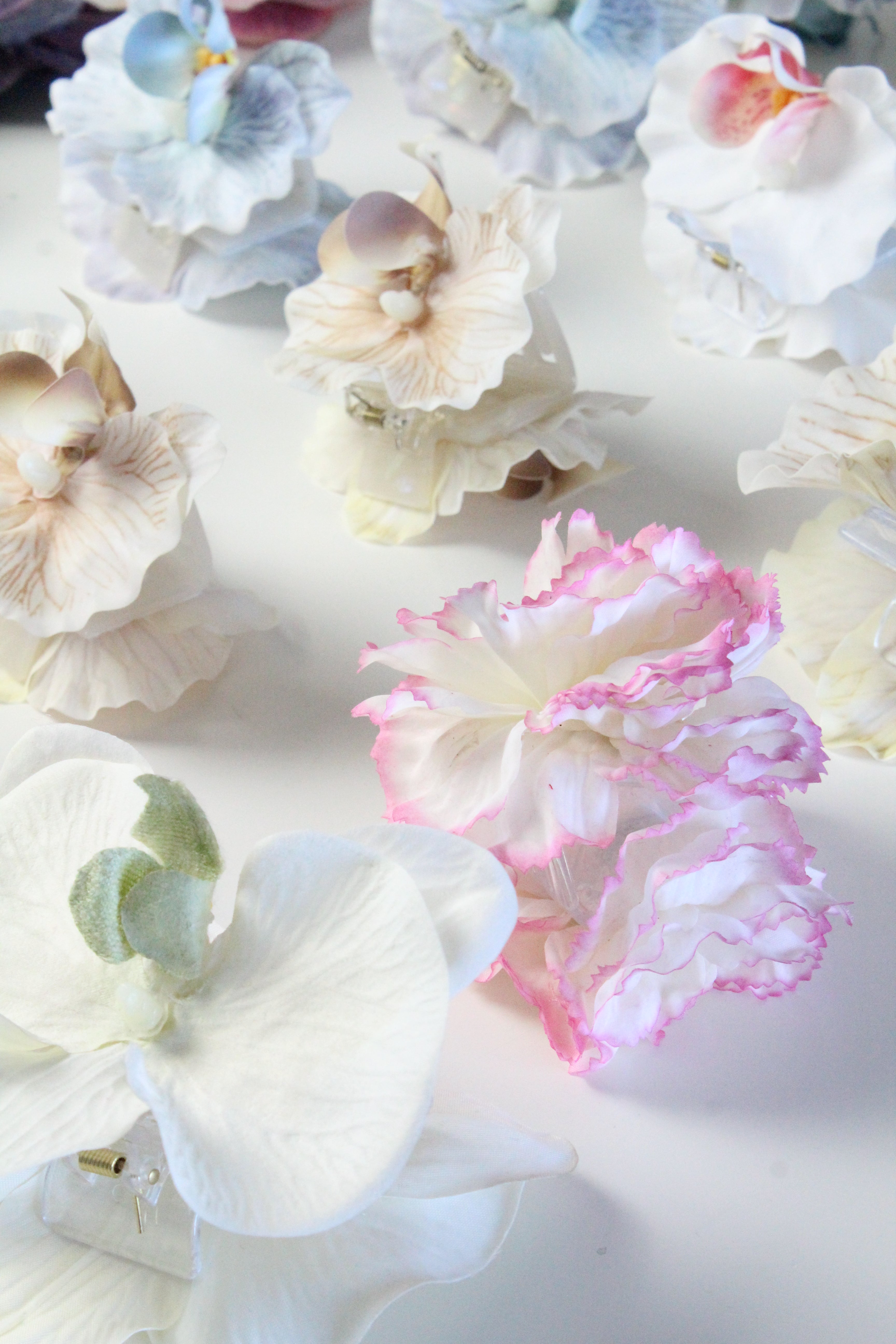 White and pink Carnation hair clip