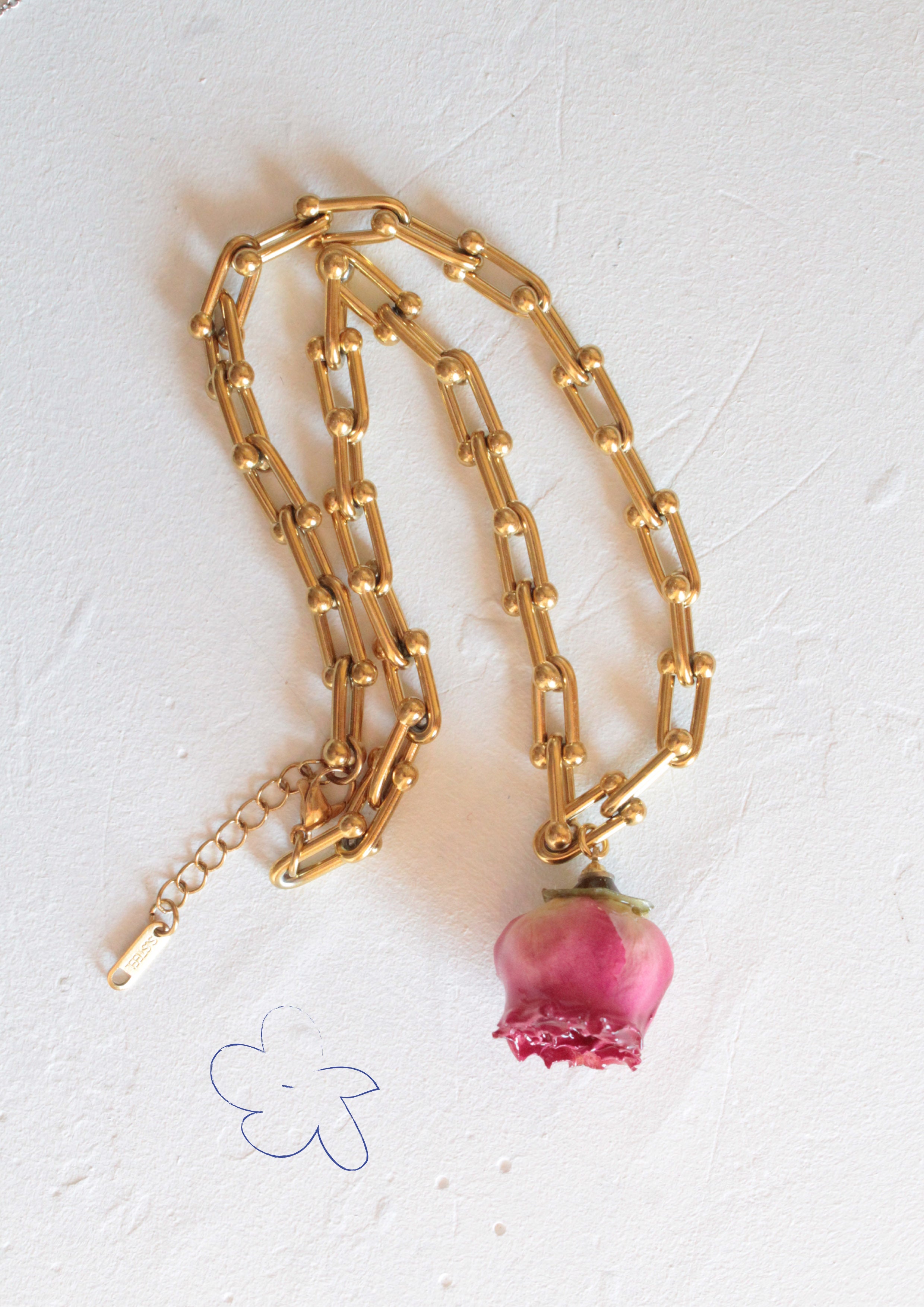 Naszyjnik z różową różą